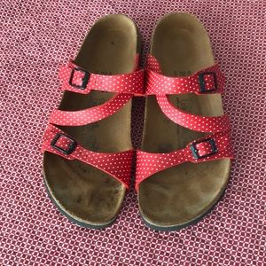 Red polka dot birkis